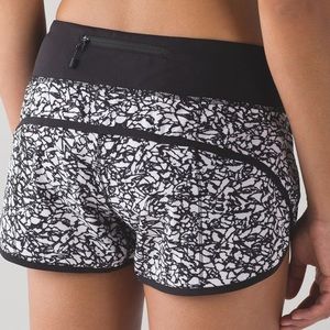 LULULEMON Speed Up Short 2.5" black/white marbled